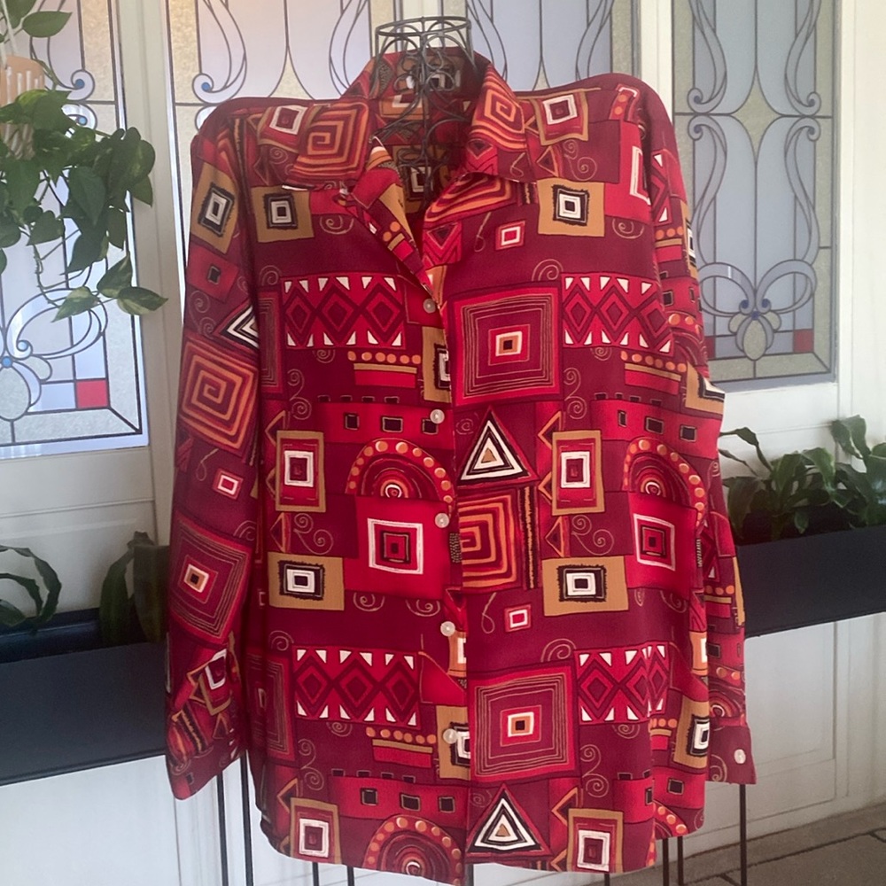 90’s blouse-tag is missing so I’m guessing it’s a large/xl